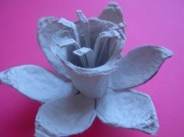 Make This Egg Carton Daffodils In 4 Creative Steps