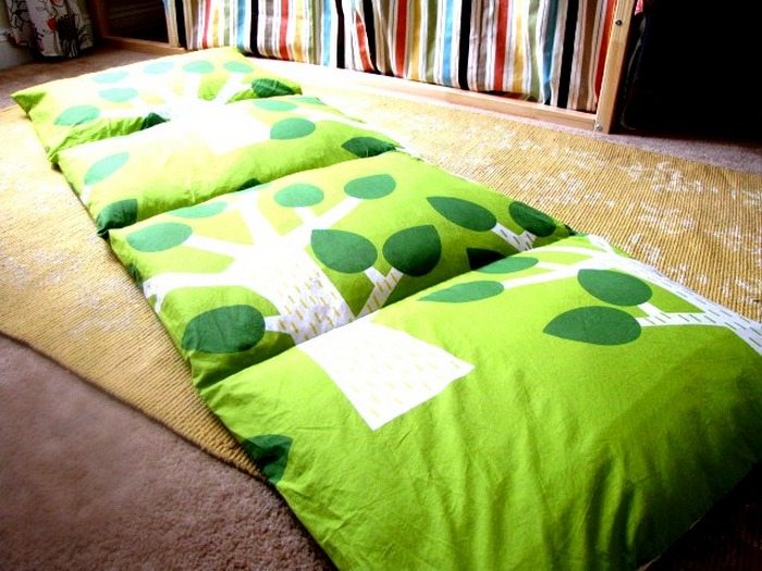 How to make an pillow sleepover bed - Domestic Goddesque