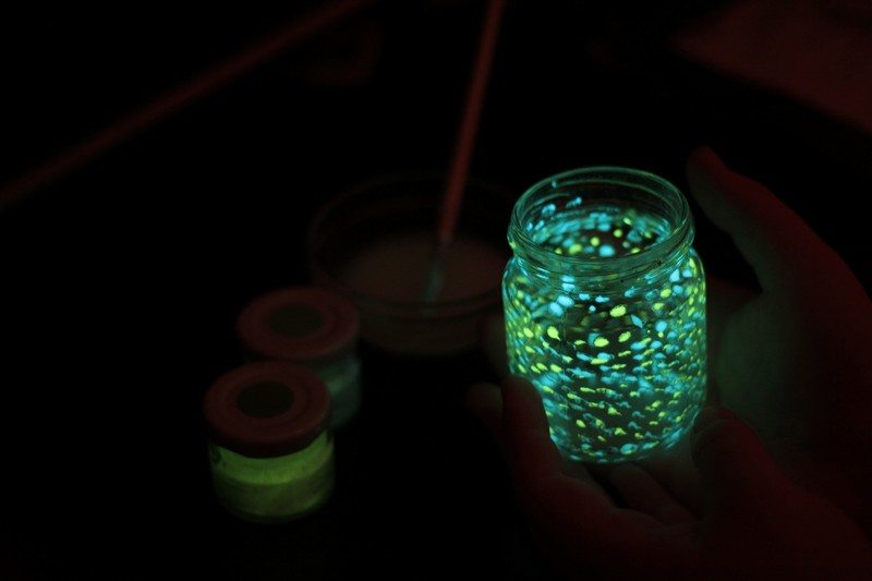 DIY ♥ Glow-in-the-Dark Glass Jar 