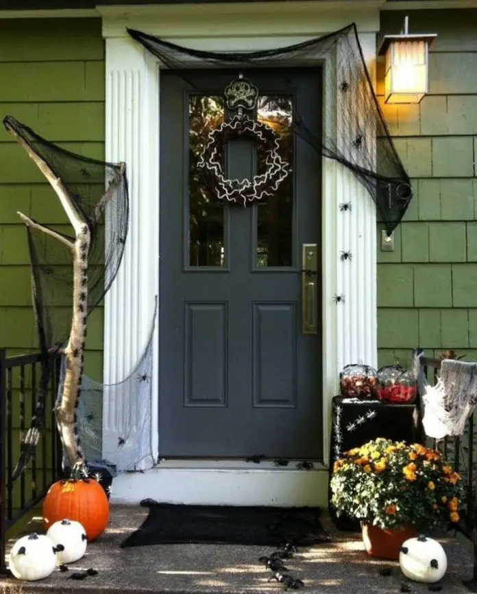 Halloween Decor Ideas for Your Front Door - Craft projects for every fan!