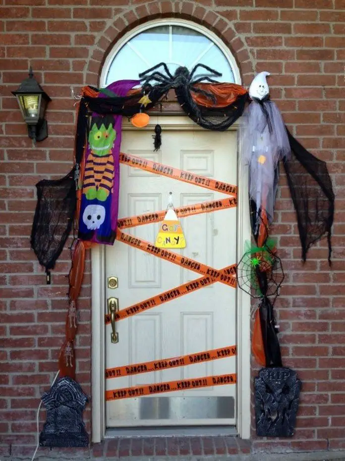 Halloween Decor Ideas for Your Front Door - Craft projects for every fan!
