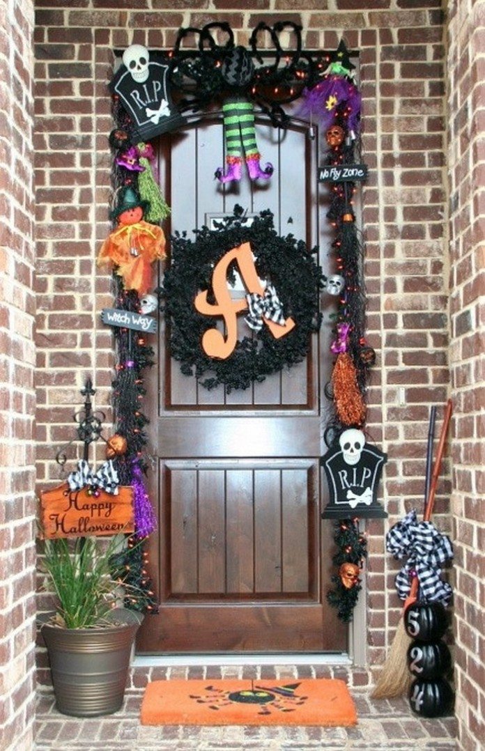 Halloween Decor Ideas for Your Front Door - Craft projects for every fan!