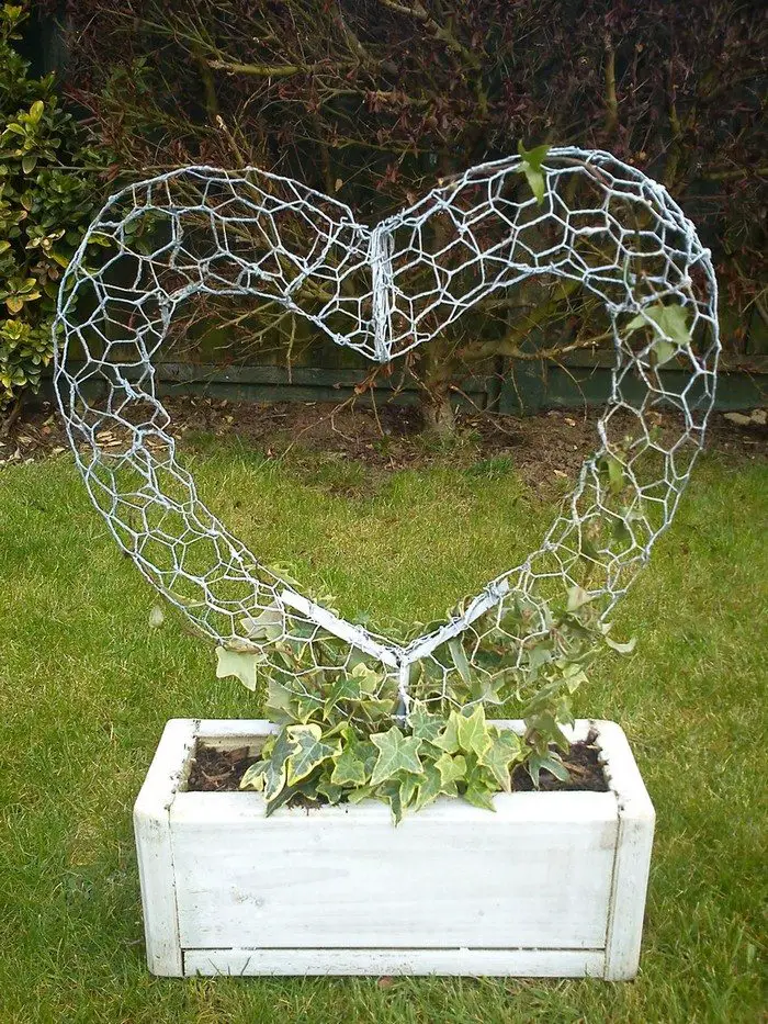 Chicken Wire Craft Ideas | Craft projects for every fan!