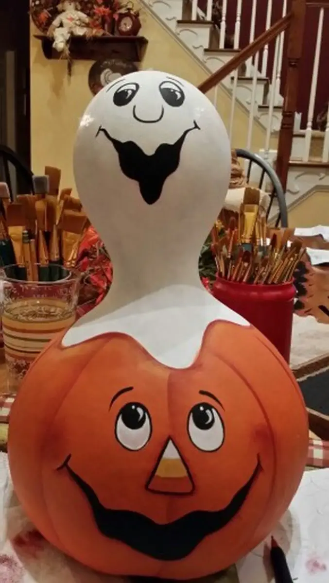 Make adorable chicken decor from gourds! | Craft projects for every fan!