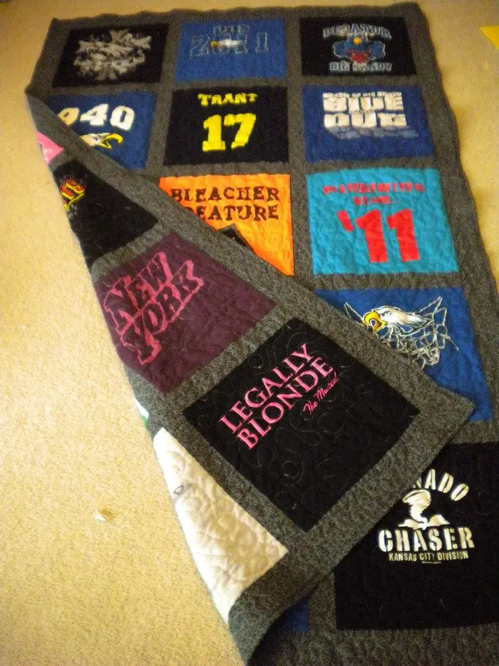 Make an Amazing T-shirt Quilt in 7 Steps! - Craft projects for every fan!
