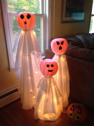 Ghostly Tomato Cages Halloween Decor: Fun 7-step Project