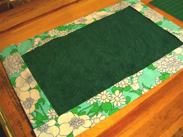 Reversible DIY Bath Mat Out Of (Old) Towels With A Twist ⋆ Hello Sewing