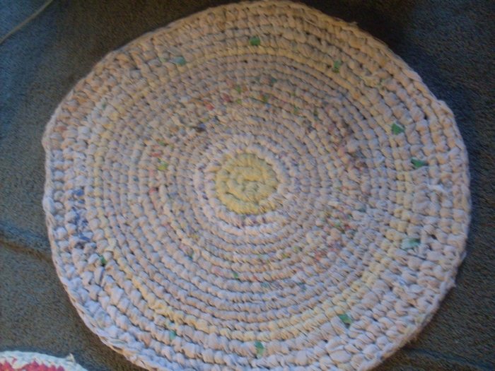 DIY Towel Bathmat Rug- Recycle Old Towels! 