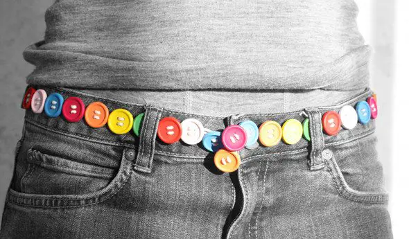 Button belts will add color to an otherwise boring outfit. (Photo: Morning Creativity)