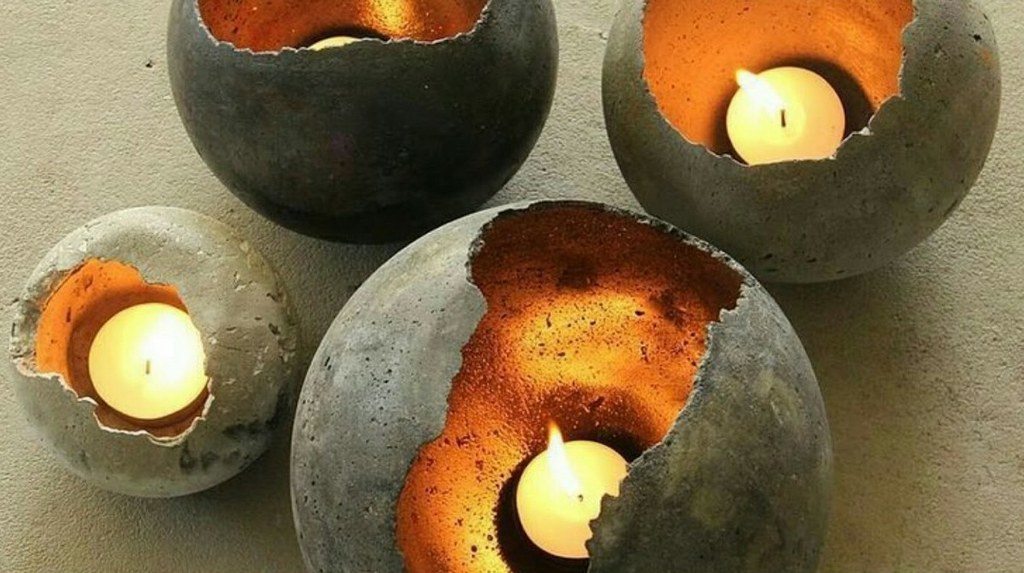 These concrete candle holders are very easy to make.