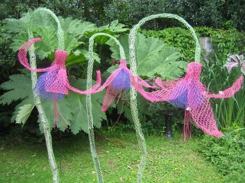 Chicken wire is very versatile you can make various flower sculptures out of it!