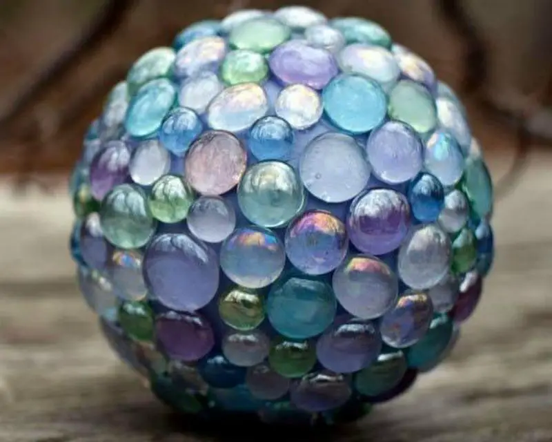 DIY Decorative Garden Balls - Craft projects for every fan!