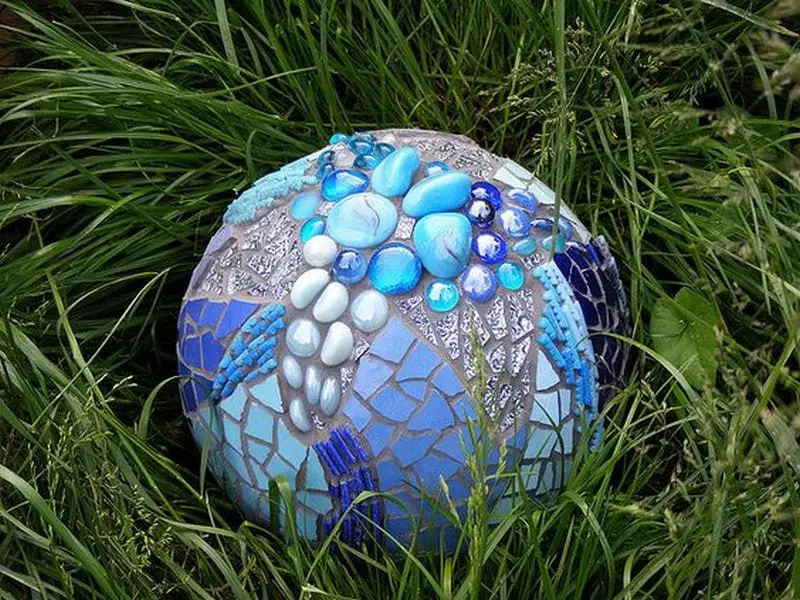 DIY Decorative Garden Balls | 4 Simple Steps