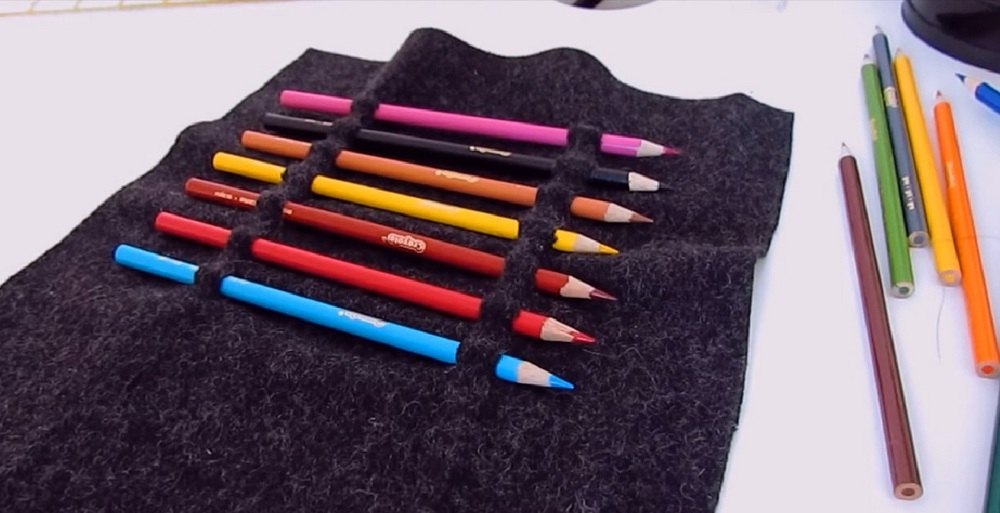 DIY No-Sew Colored Pencil Roll  4 Easy Steps - Craft projects for every  fan!