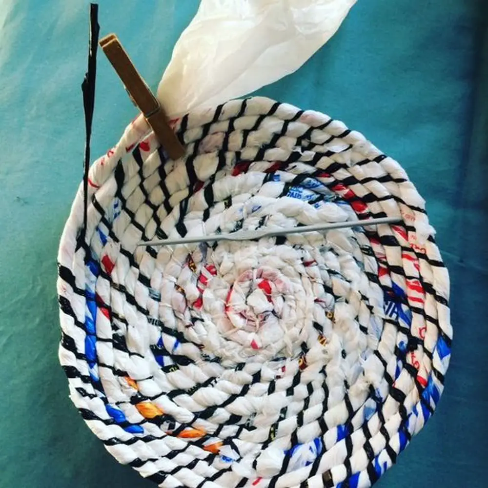 Make a Basket Out of Plastic Bags : 11 Steps (with Pictures) - Instructables
