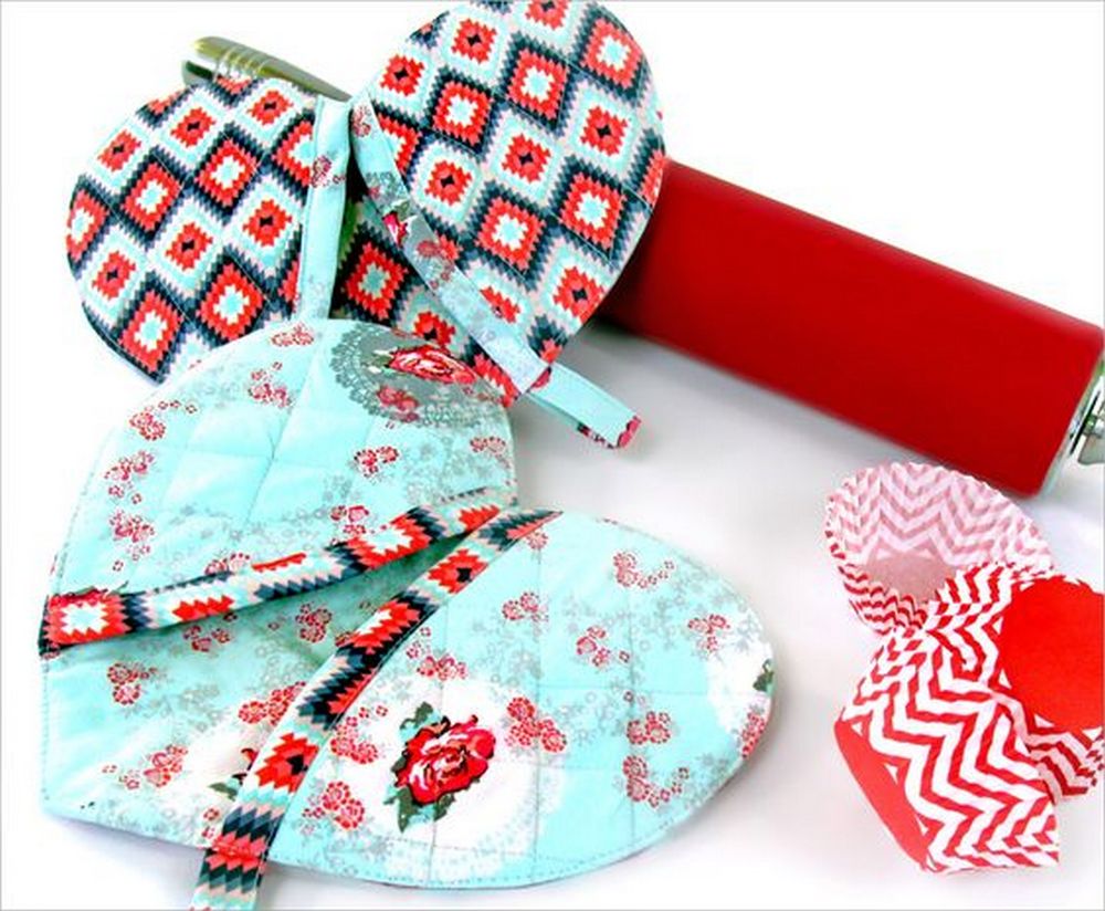 Apple Heart-Shaped Potholders / Oven Mitts – PrayerMade Crafts