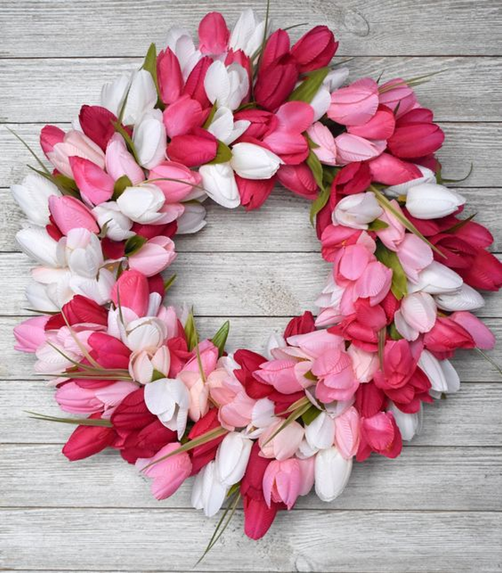 DIY Tulip Wreath – Craft projects for every fan!