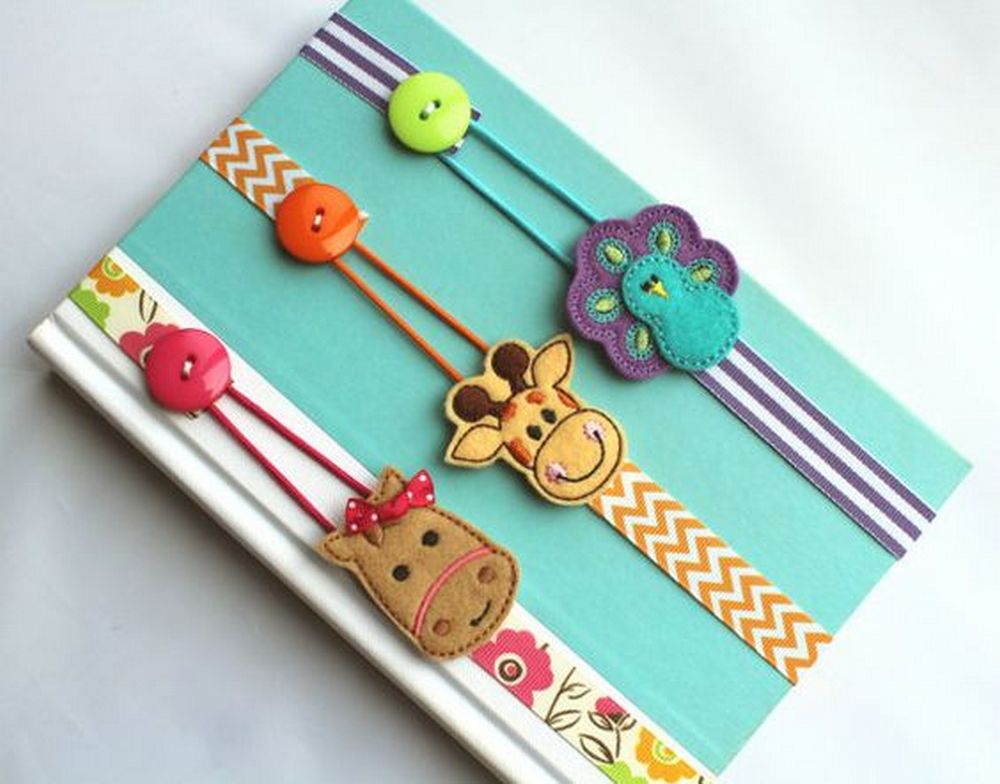 Make an Adorable DIY Ribbon Bookmark in 2 Minutes! Craft projects for