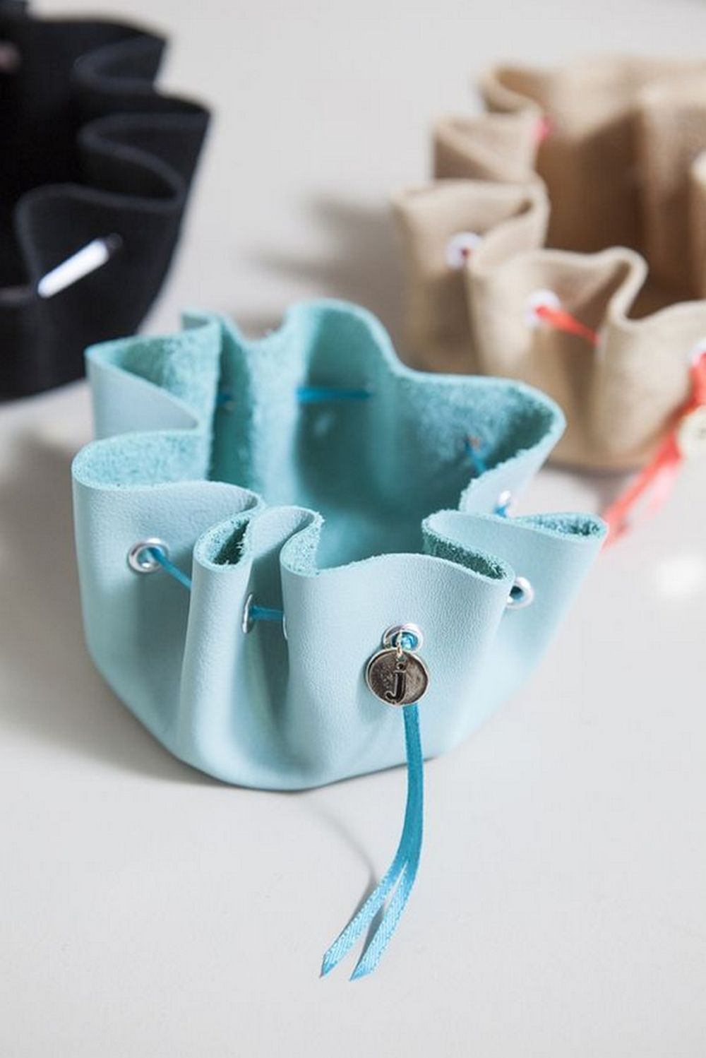 35 DIY No-Sew Accessories Project Ideas and Tutorials