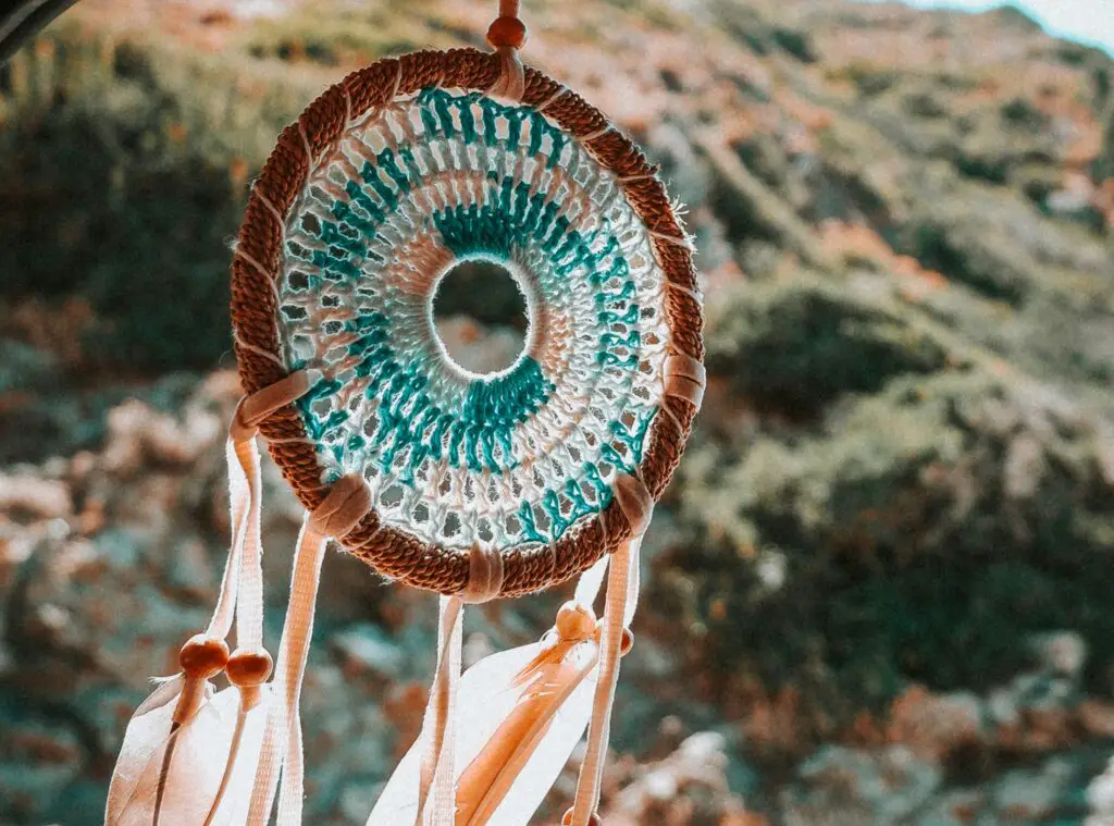 Show your personality through colour palette and design theme of your dreamcatcher.