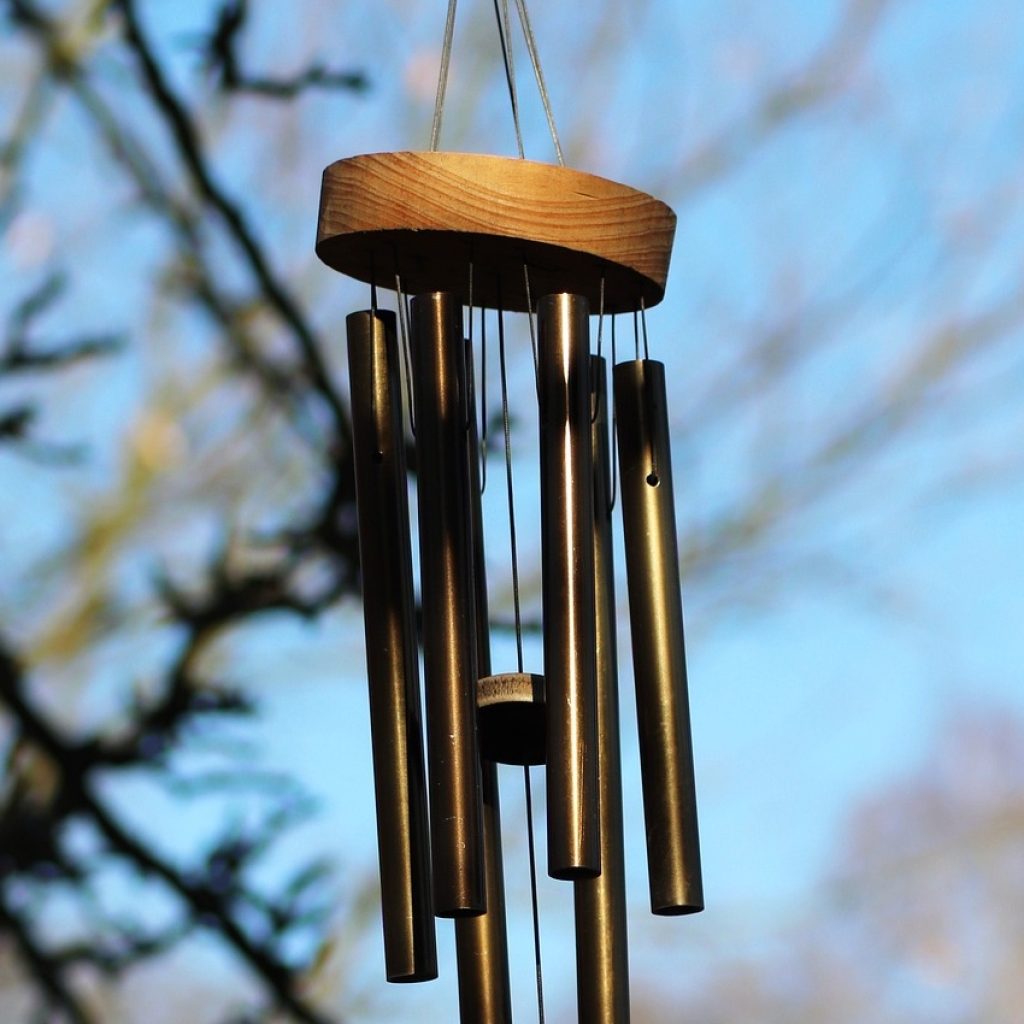 The DIY key wind chime can be a beautiful home decor.