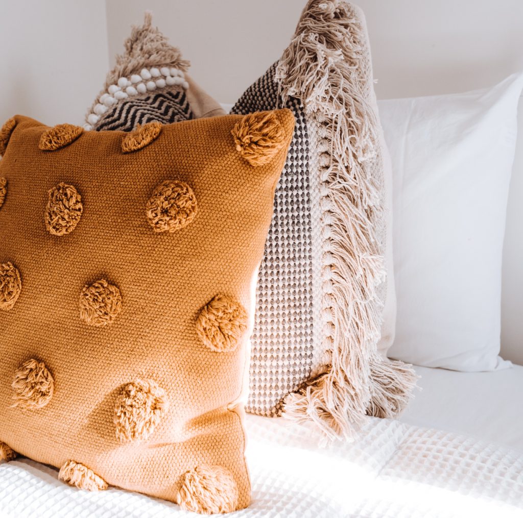 Use exquisite design ideas for DIY decorative pillow covers to create beautiful and personalized home décor.
