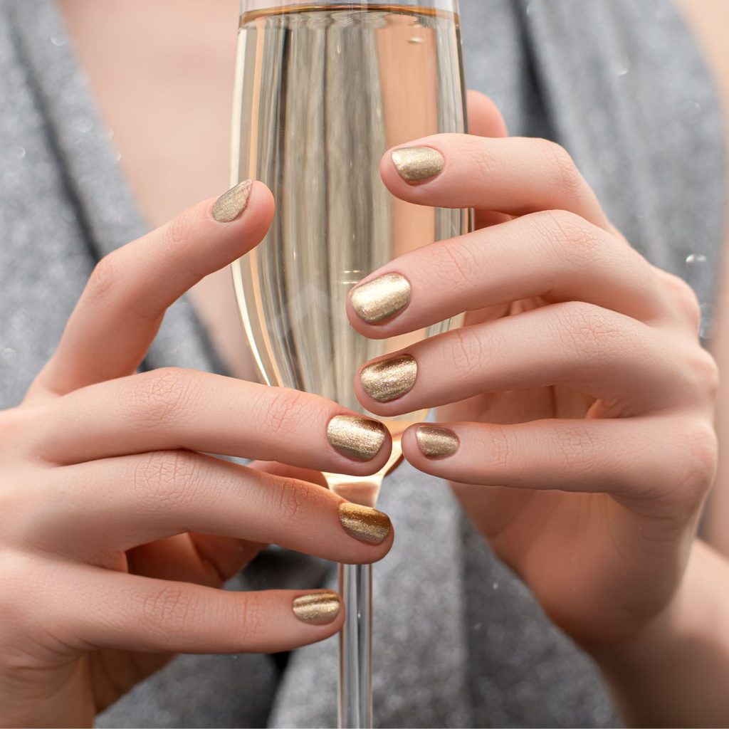 Champagne gold short nail ideas