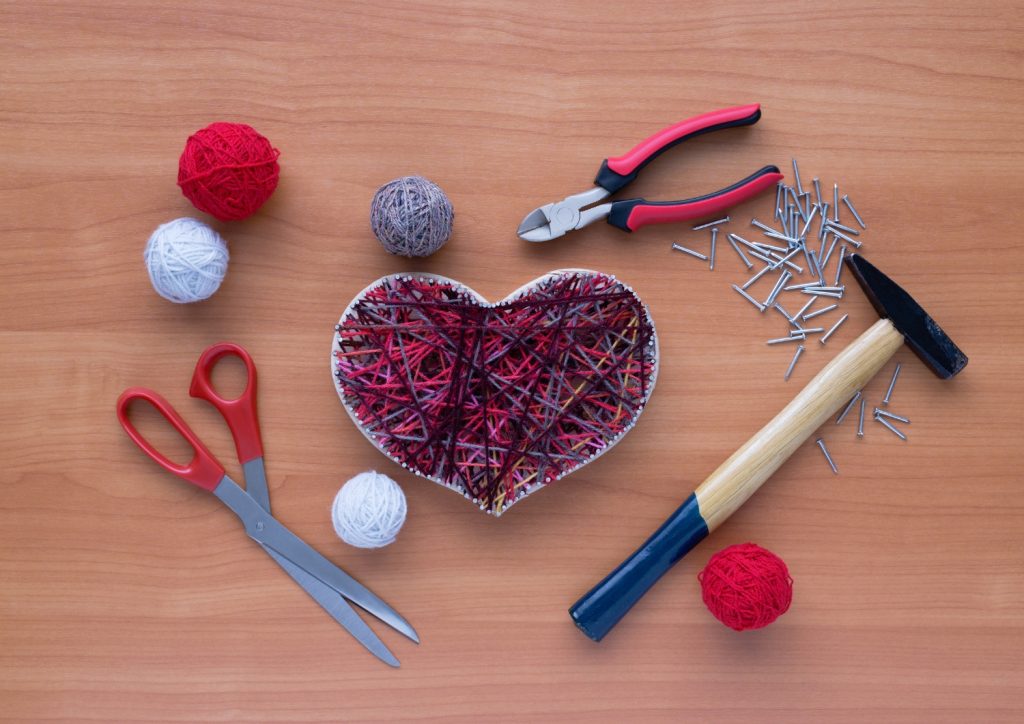 A set of string art starter kit