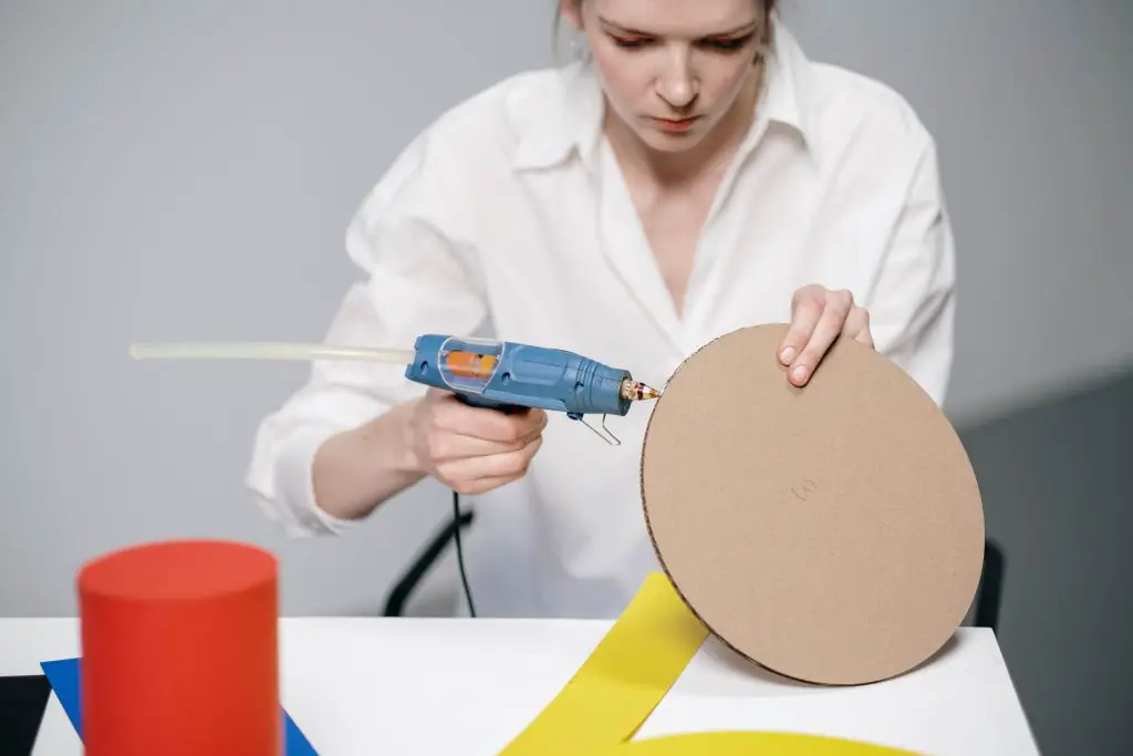 Glue guns provide fast and efficient bonding, allowing you to complete projects in a shorter time frame.