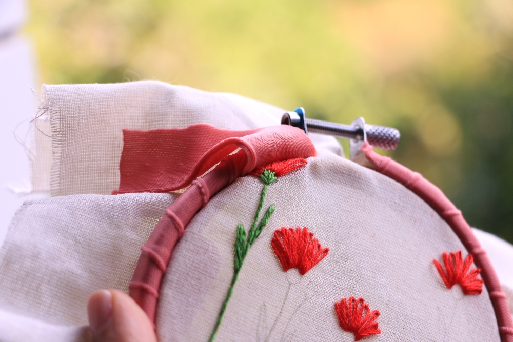 An image of the use of embroidery flowers.