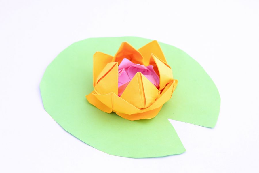 An image of an origami lily with paper pad.